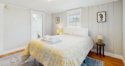 Charming updated bungalow with firepit, fast WiFi, & walkable locale near beach