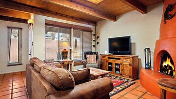 Smart TV, fireplace, DVD player, books