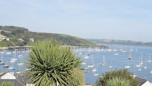 A coastal marina with numerous sailboats docked. - 2 bedroom accommodation in Falmouth (Falmouth)