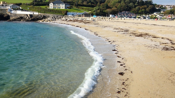 A beach with clear water, a sandy shore, and houses in the background. - 2 bedroom accommodation in Falmouth (Falmouth)