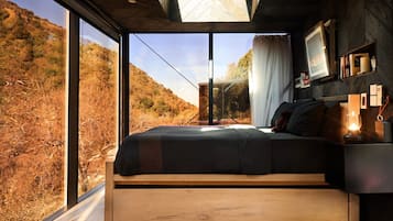 1 bedroom, desk, WiFi, bed sheets