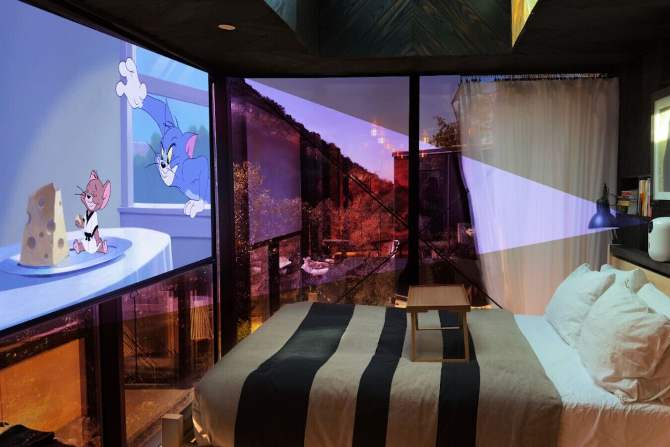 1 bedroom, desk, WiFi, bed sheets