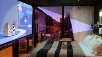 1 bedroom, desk, WiFi, bed sheets