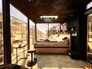 1 bedroom, desk, WiFi, bed sheets