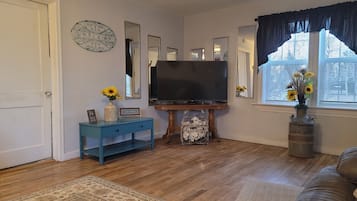Smart-TV, Bücher, Stereoanlage