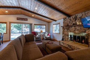 Smart TV y chimenea