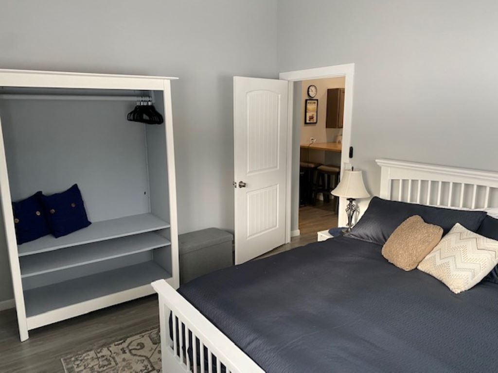 30 min to Glacier National Park-Peaceful 1bed, 1 bath with beautiful views.