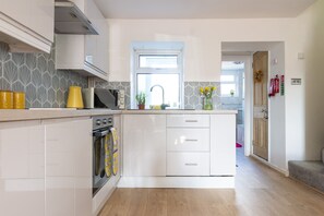 Shared kitchen - Hare Cottage (Abergavenny)