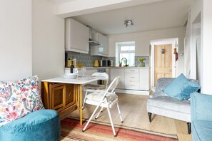 Ferienhaus, eigenes Bad, Bergblick | Innenbereich