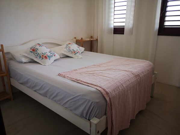 2 habitaciones, tabla de planchar con plancha y wifi gratis 