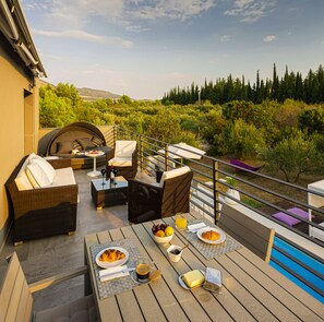 Outdoor dining - Luxury Residence in the heart of Dalmatia-Šibenik (Šibenik)