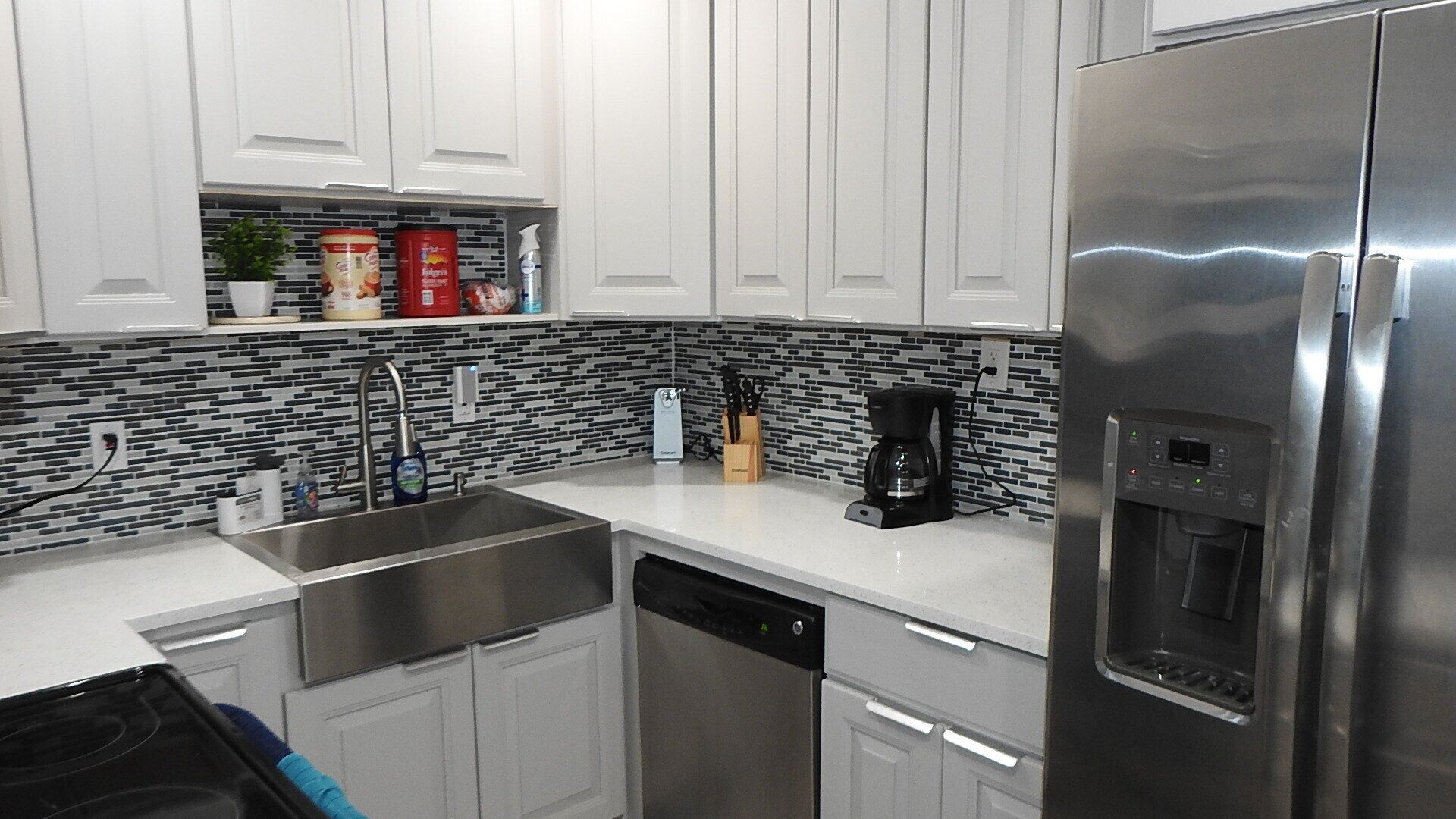 Remodeled 4 bedroom - 5 beds 2 full baths house 10 miles to Ft. Lauderdale beach