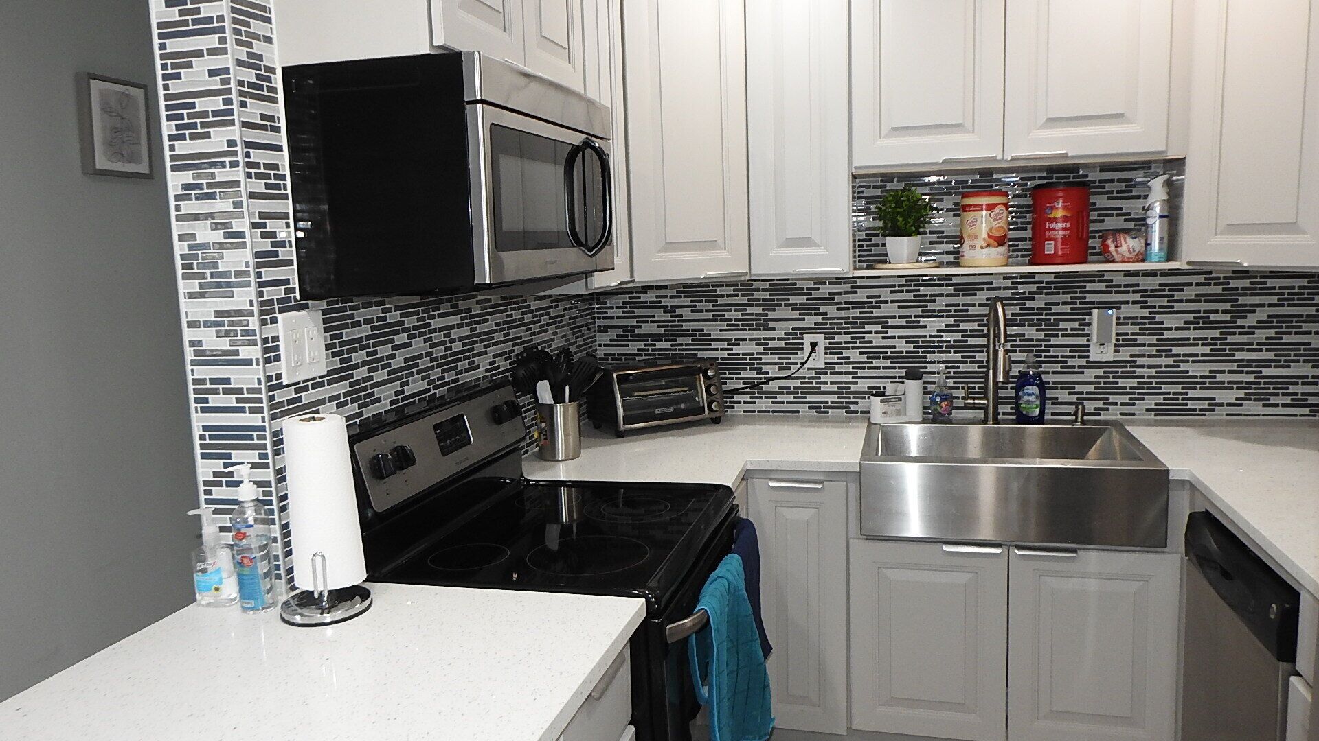 Remodeled 4 bedroom - 5 beds 2 full baths house 10 miles to Ft. Lauderdale beach