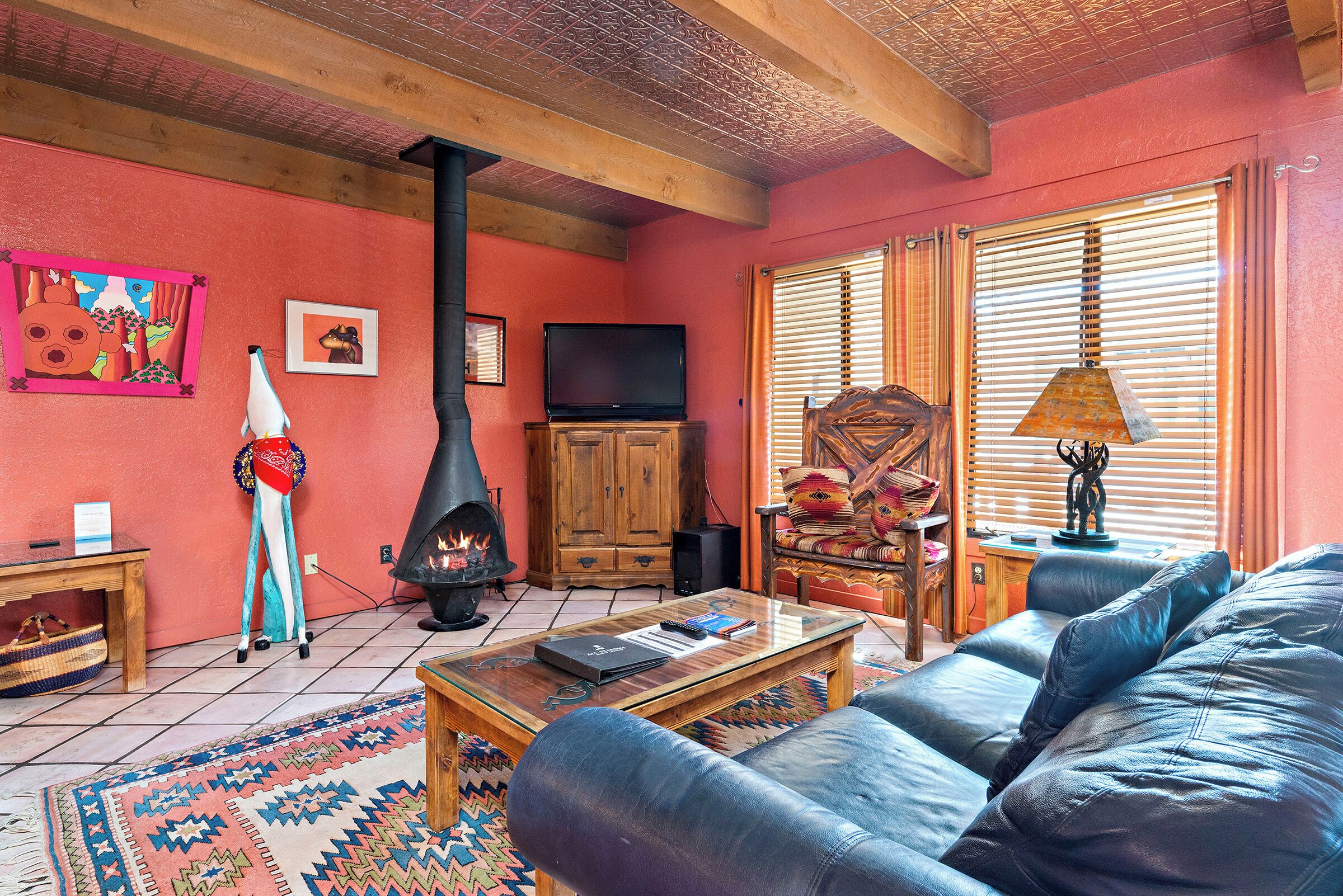 Smart TV, fireplace, DVD player