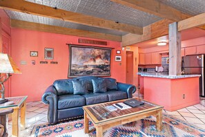 Smart TV, fireplace, DVD player