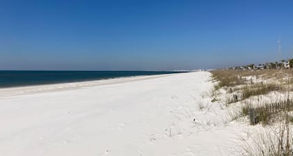 Gulf view getaway with WiFi, sunroom, gas grill, A/C, & full kitchen