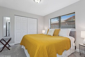 5 bedrooms, desk, iron/ironing board, travel crib
