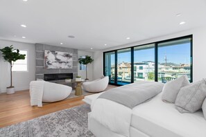 5 dormitorios, escritorio, wifi gratis y ropa de cama