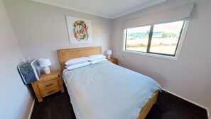 5 bedrooms, travel crib, free WiFi, bed sheets - Yellow Door (Ohakune)