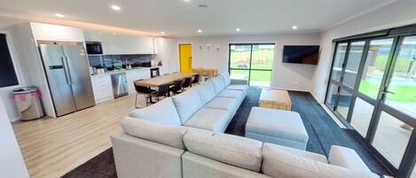 Smart TV, Netflix, streaming services