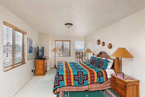 2 bedrooms, desk, iron/ironing board, free WiFi