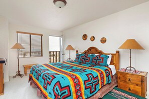 2 habitaciones, escritorio, tabla de planchar con plancha y wifi gratis 