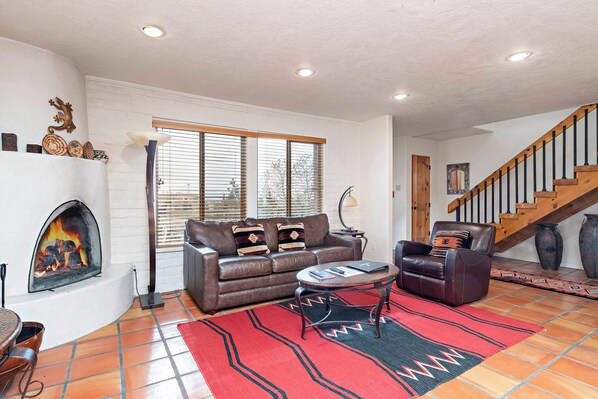 Smart TV, fireplace, DVD player, books