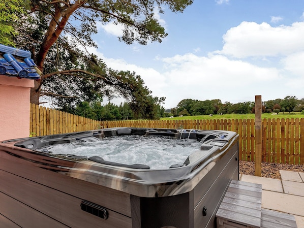 Bañera de hidromasaje al aire libre