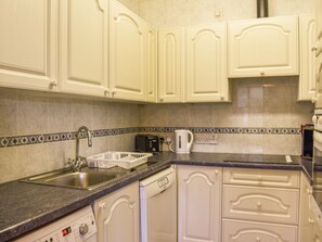 Dishwasher - 2 bedroom accommodation in Watermillock on Ullswater, near Pooley Bridge (Watermillock on Ullswater, near Pooley Bridge)