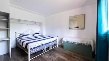 2 bedrooms, iron/ironing board, free WiFi