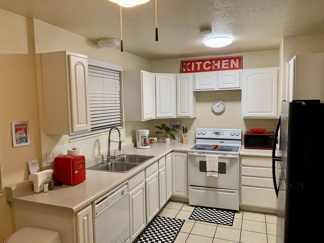 ★Retro Retreat ✔2 king beds ✔ 25 min to ski