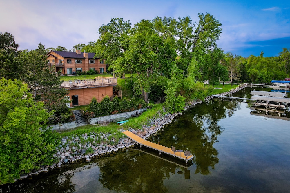 Breezy Hills -Lake Bemidji, King bd, Kayaks, PB Trail!