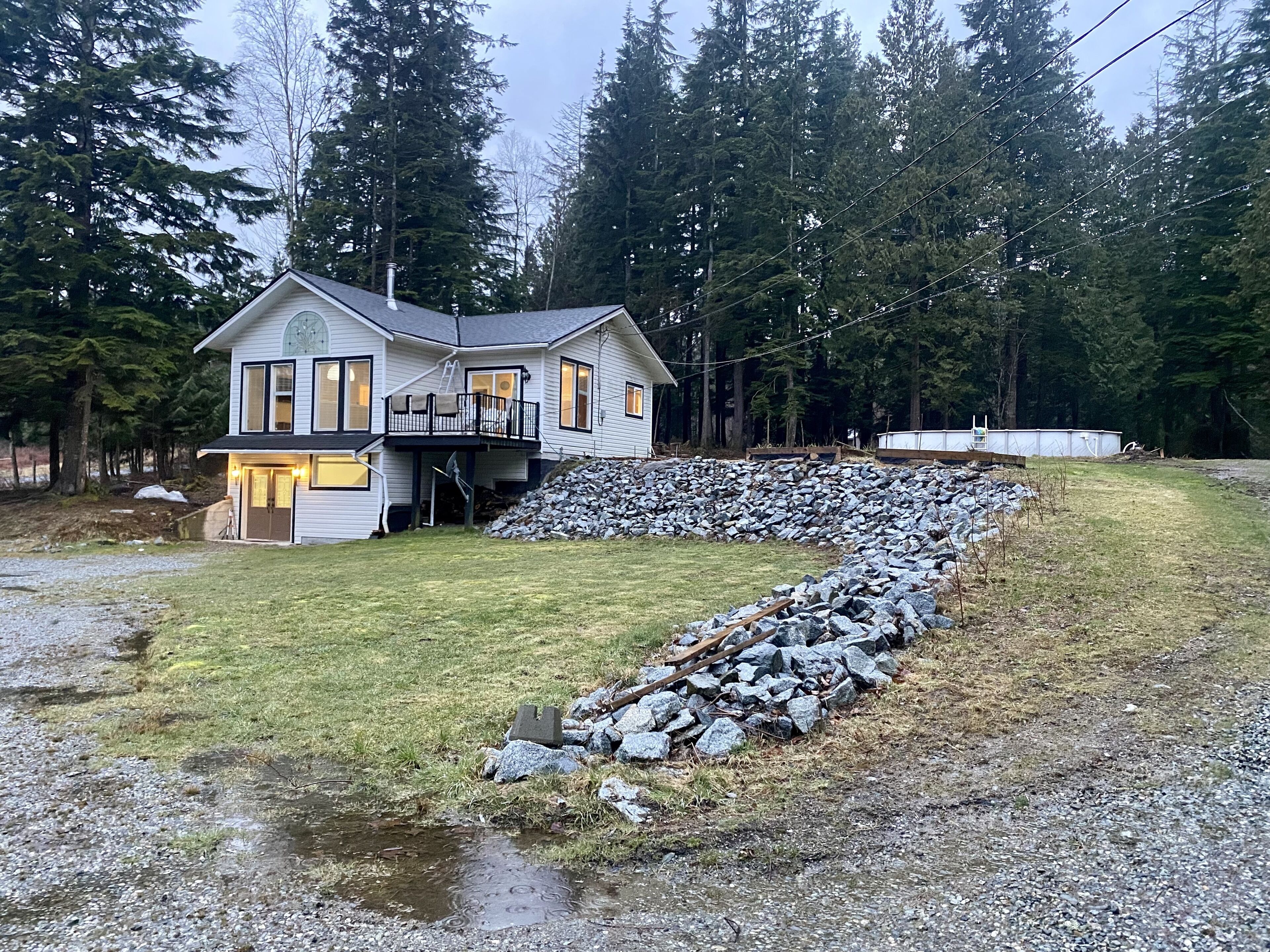 Beautiful 4 bed 2 bath house on an Acreage