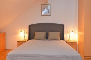 1 habitación, tabla de planchar con plancha, wifi y ropa de cama