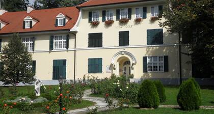 Cozy duplex one-bedroom apartment