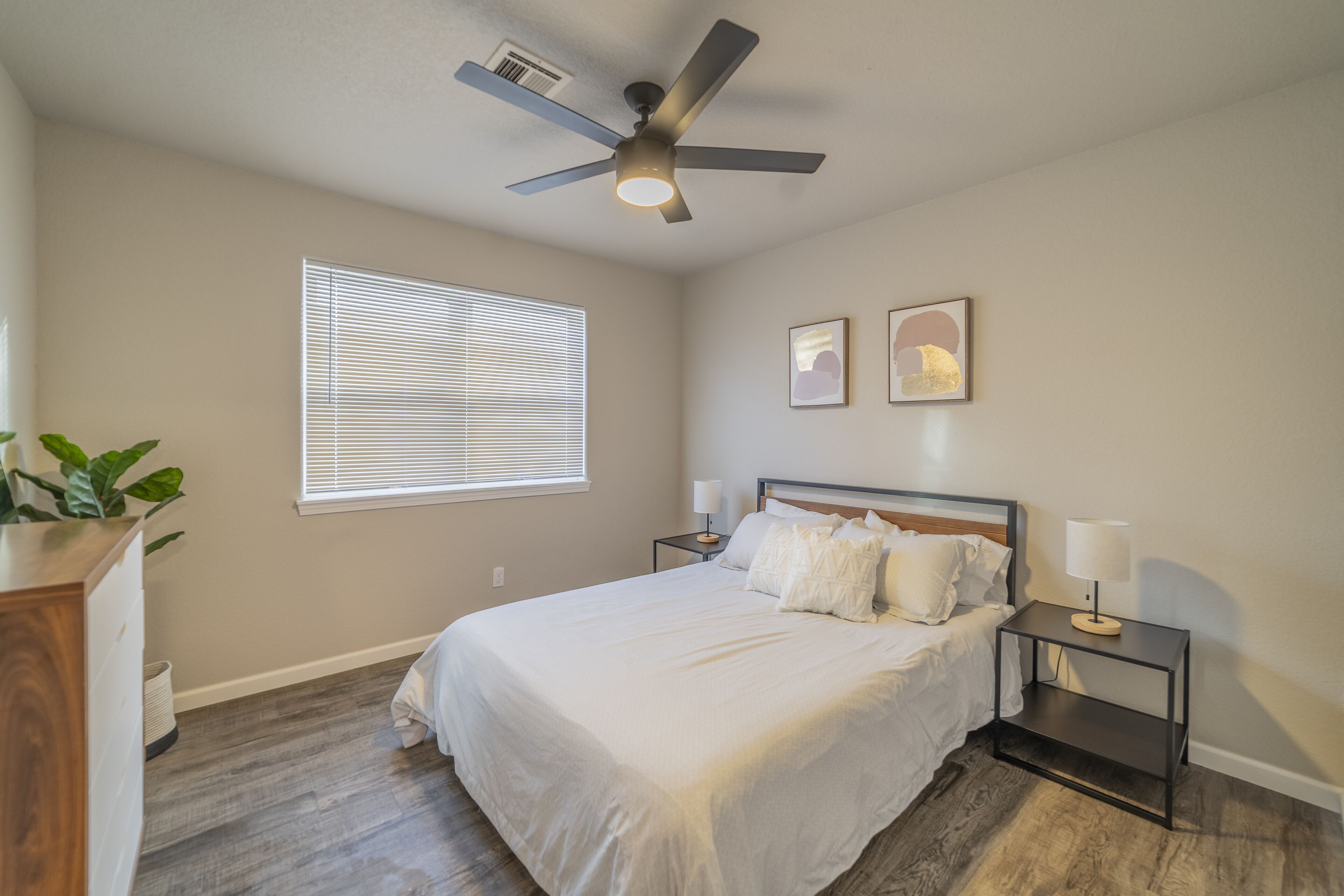 2 bedrooms, desk, iron/ironing board, travel crib