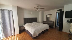 3 habitaciones, escritorio, tabla de planchar con plancha y wifi gratis 