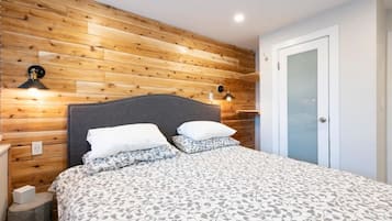 1 slaapkamer, een strijkplank/strijkijzer, gratis wifi, beddengoed