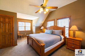 6 bedrooms, iron/ironing board, Internet, bed sheets - Forest Heights Lodge 6BR ~ Game Room ~ Near SDC ~ FREE TICKETS INCLUDED! (FHL-263WO) (Branson)