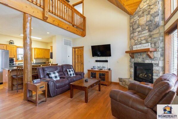 TV, fireplace