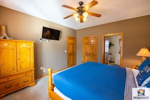 6 bedrooms, iron/ironing board, Internet, bed sheets