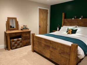 Double Room, Ensuite ( Shower & Copper Bath ) | 1 bedroom - Bulls Head - Holymoorside (Chesterfield)