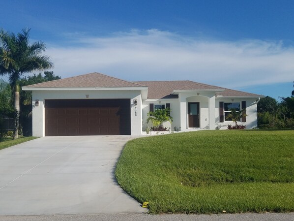 Exterior - New house completed in Mar 2022 with pool and tiki bar! 15 min. to Gulf Beaches. (Englewood)