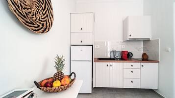 Microwave, coffee/tea maker, electric kettle, toaster