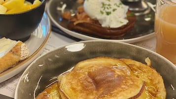 Petit déjeuner buffet (20 EUR par personne)