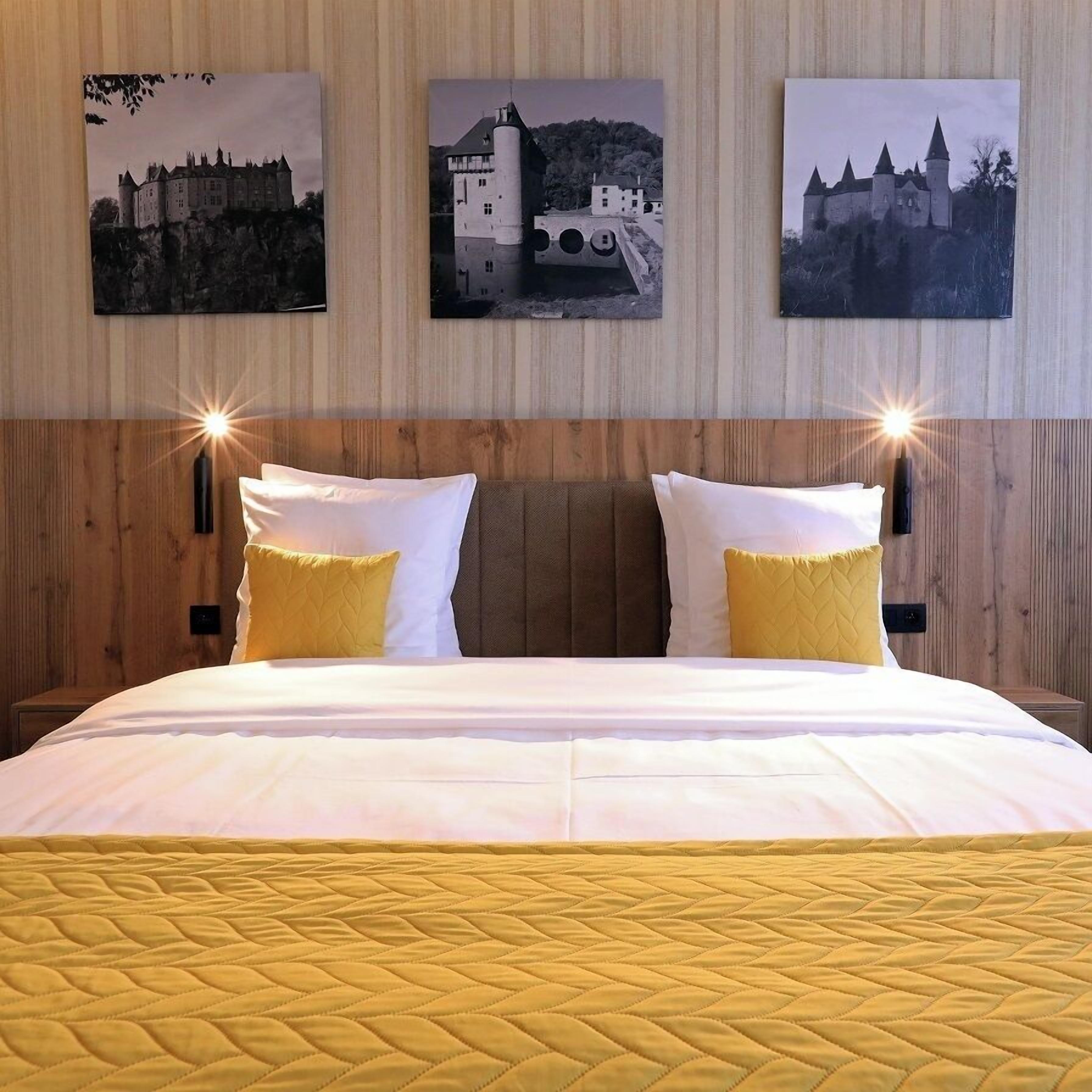 华丽客房 | 高档床上用品、客房内保险箱、办公桌、笔记本电脑工作区