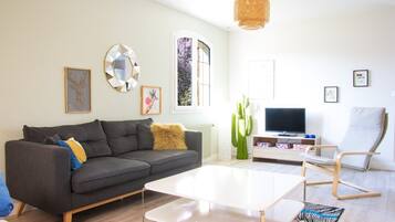 Televisie, boeken, een muziekbibliotheek en een filmbibliotheek