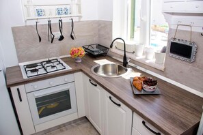 Fridge, microwave, oven, stovetop