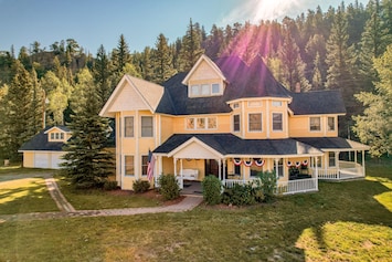 Image of Dog-friendly mansion with antique decor, WiFi, and gas fireplace - near skiing