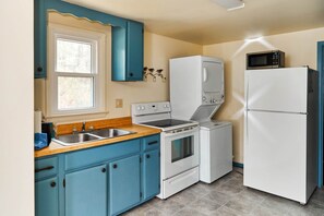 ثلاجة، ميكروويف، فرن، موقد طهي مسطح